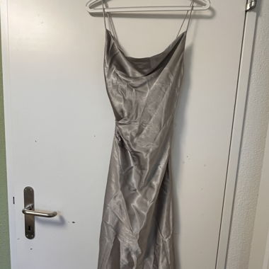 silbernes Kleid