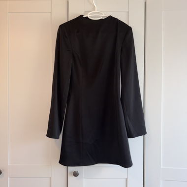 Schwarzes Langarm-Kleid
