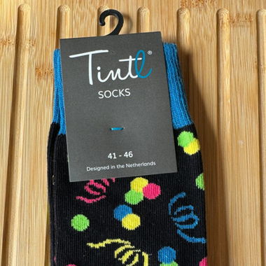 Chaussettes noires avec motif coloré