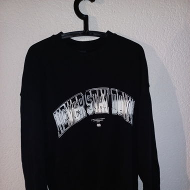 Schwarzer Pulli