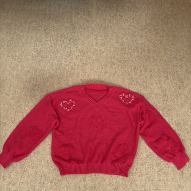 Rosa roter Pullover mit Herzchen & Strass