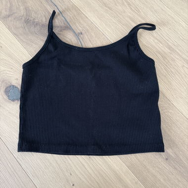 Haut court noir