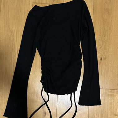Schwarzes Langarm-Top mit Raffung
