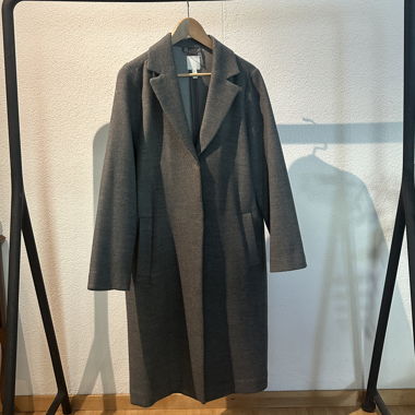 Grauer Mantel
