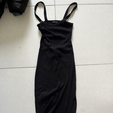 Schwarzes Kleid
