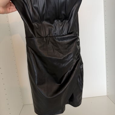 Abito bustier nero effetto pelle