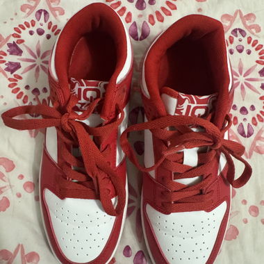 Rot-weisse Sneaker Gr. 37