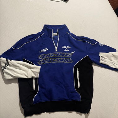 Blauer Racing-Halbzippullover