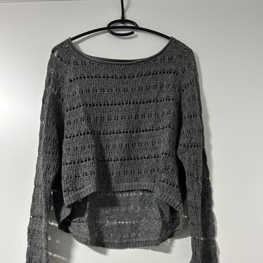 grauer Strickpullover
