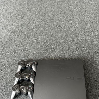 PlayStation 3 mit Drei Controller 