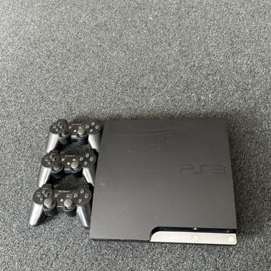 PlayStation 3 mit Drei Controller 