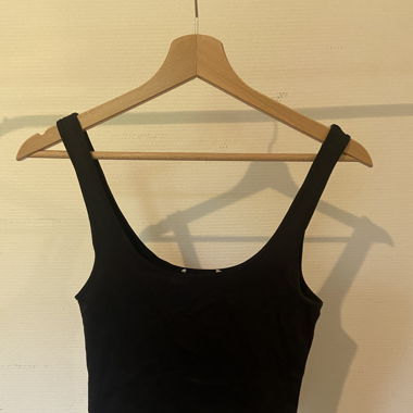 black tanktop 