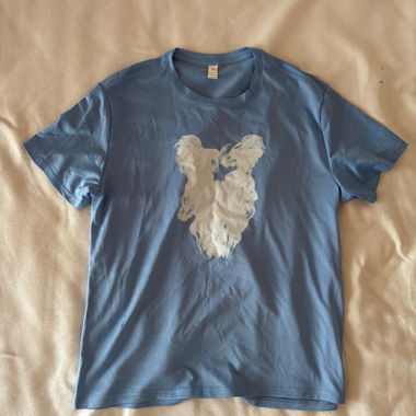 Blaues T-Shirt mit Print