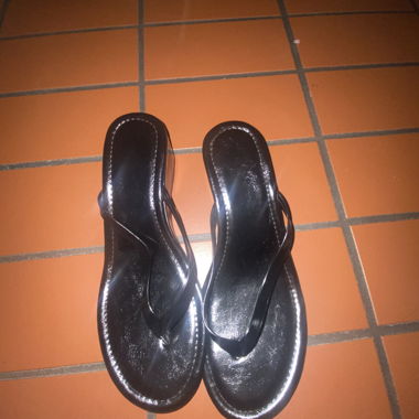 Tacchi alti neri in vernice