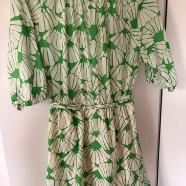 Gemustertes Kleid gruen/weiss Rückenfrei 