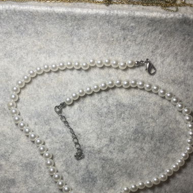 Perlenkette mit Glitzer-Planeten-Anhänger 