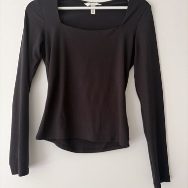 T-shirt nero a maniche lunghe