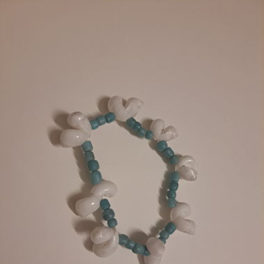 Blaues Armband mit Muscheln