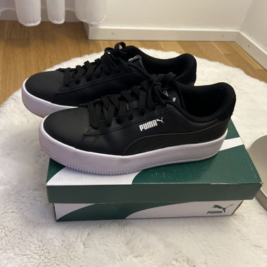 Leather sneakers