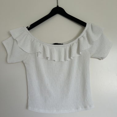 Verspieltes Schulterfreies Top in Weiss mit Volants