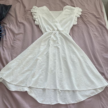 Robe blanche à volants