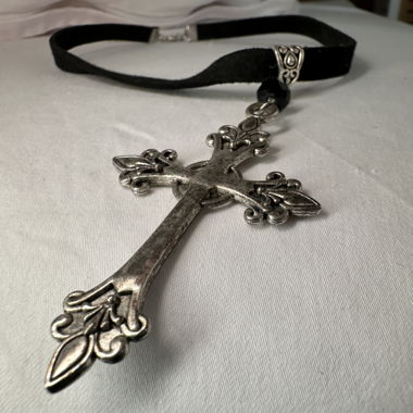 thrifted cross choker