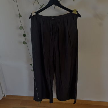 Pantalon en tissu en satin noir