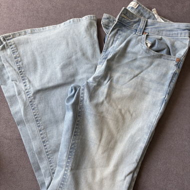 Hellblaue Stradivarius-Jeans