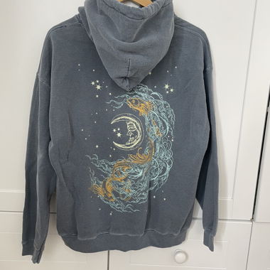 Sweat à capuche gris avec motif lune