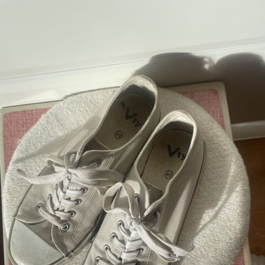 Beige flat sneaker