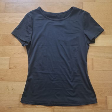 Schwarzes T-shirt elastisch