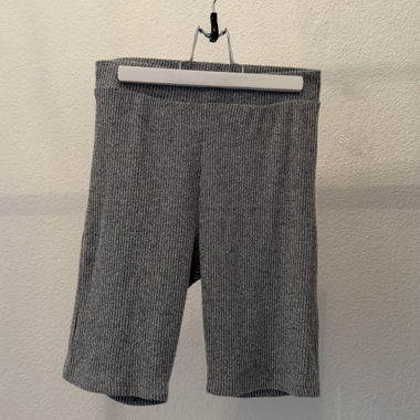 Grau gerippte Strickshorts