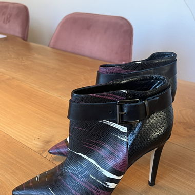 High heel boots