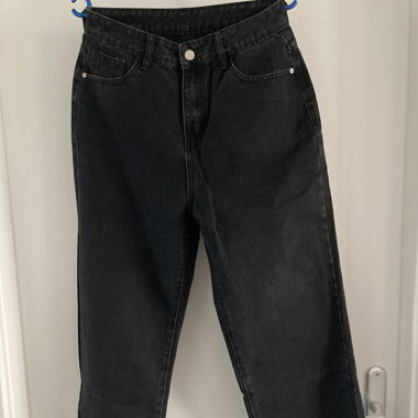 schwarze Jeans