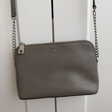 Sac bandoulière DKNY gris