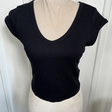 Schwarzes kurzes Ripp-Top von Bershka