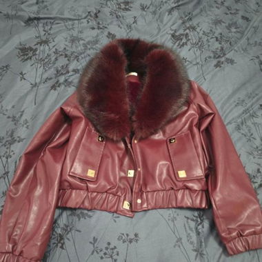 Veste courte bordeaux fourrure