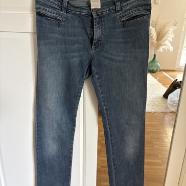 Jeans da donna blu con tasche con cerniera