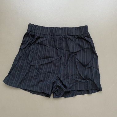 Short fabric trousers