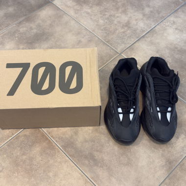 Adidas Yeezy 700 V3