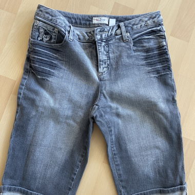 Jeans shorts con farfalla