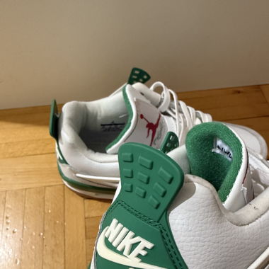 Jordan 4 Rétro - coloris vert sapin 