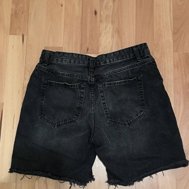 Short en denim noir à franges
