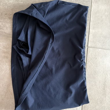 Jupe stretch bleu foncé avec culottes