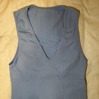 Top senza maniche blu con scollo a V