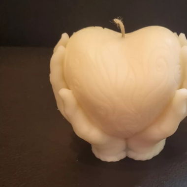 Kerze Herz in Händen aus vegan