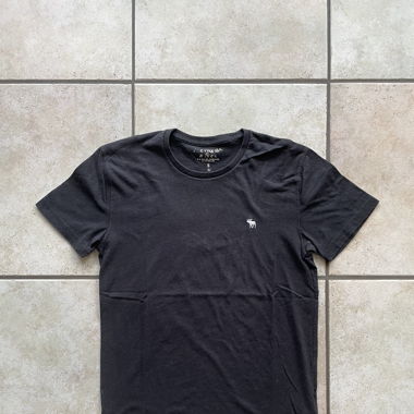 Basic T-Shirt - Abercrombie and fitch