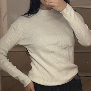 Weisser Pulli