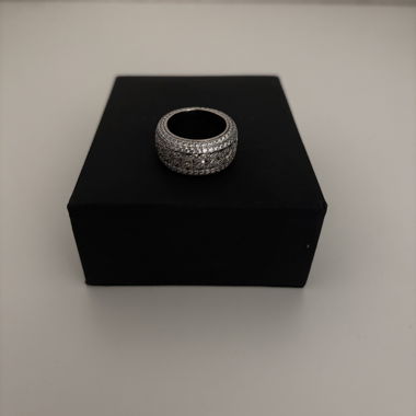Silberfarbener Statement-Ring