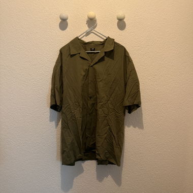 Uniqlo olive shirt